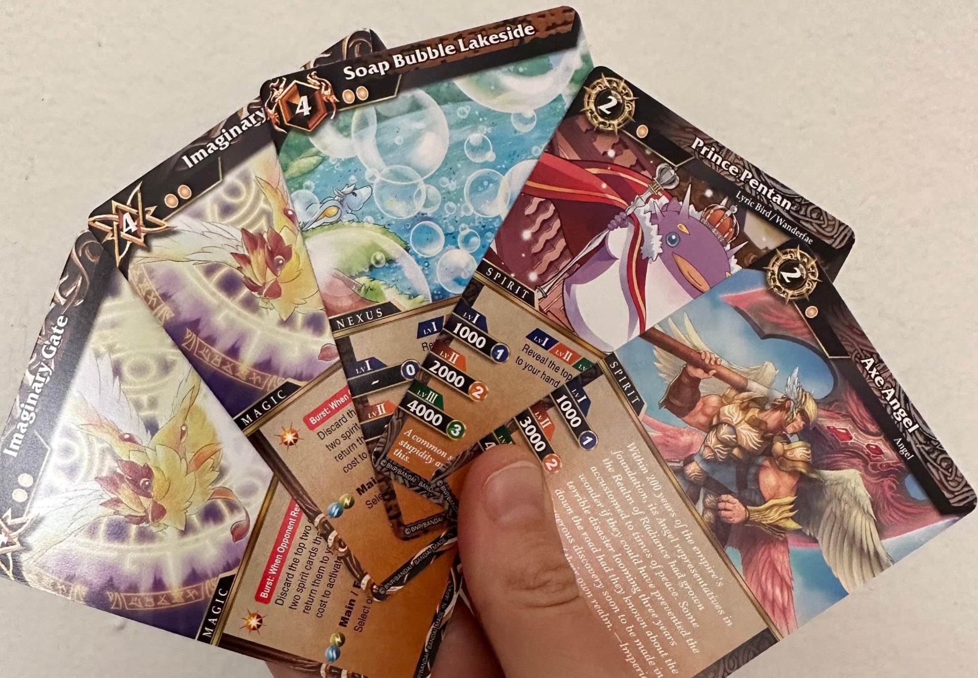 Mi primera mano de TCG, con bellezas y ángeles de BATTLE SPIRITS SAGA.