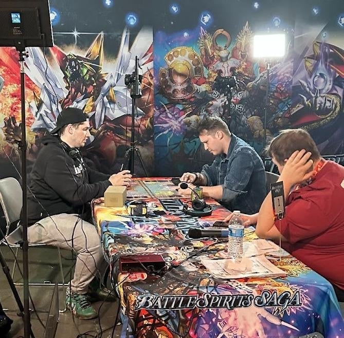 Alex Blandin de New Hampshire y Austin Somers de Arizona luchan hasta el final.