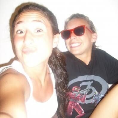 Mi hermana (izquierda) y yo (derecha) en unas vacaciones familiares en 2008. 