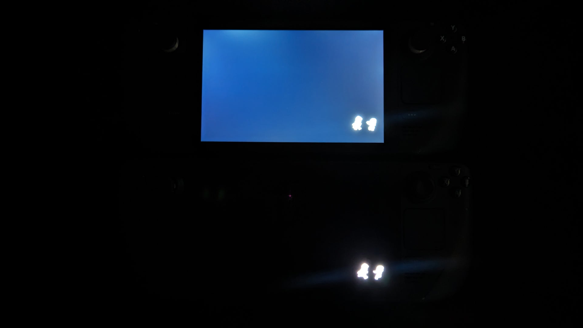La pantalla OLED es capaz de producir negros mucho más profundos, como se observa en esta comparación de la pantalla de carga de Sea of   Stars (abajo está la pantalla OLED modelo).