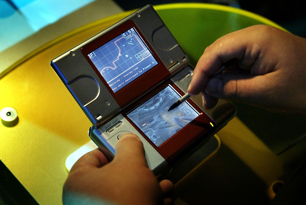 Los rumores sugieren que la próxima consola de Nintendo podría tomar señales de diseño de su línea DS de computadoras portátiles.