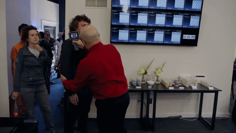 Gif: VNCR Clips