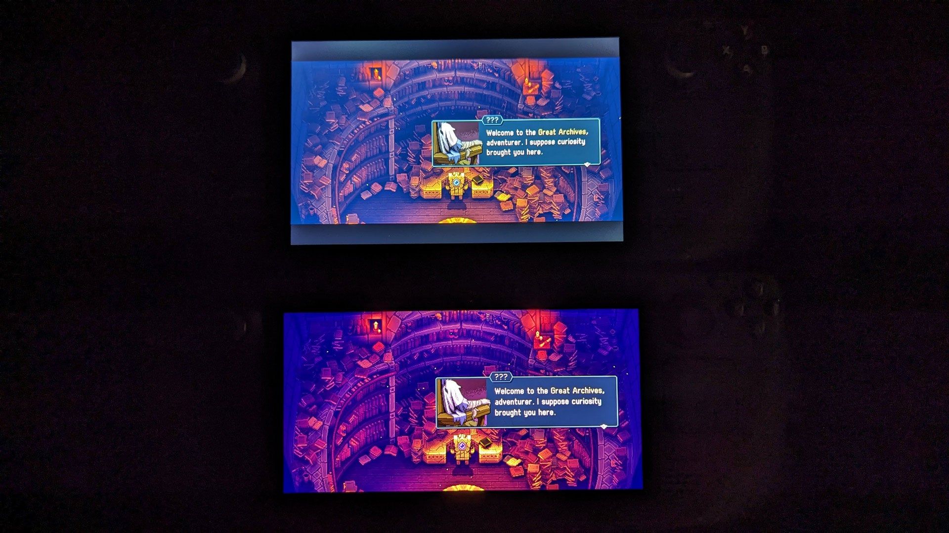 La pantalla inferior es el modelo OLED, con colores dramáticamente más vivos.