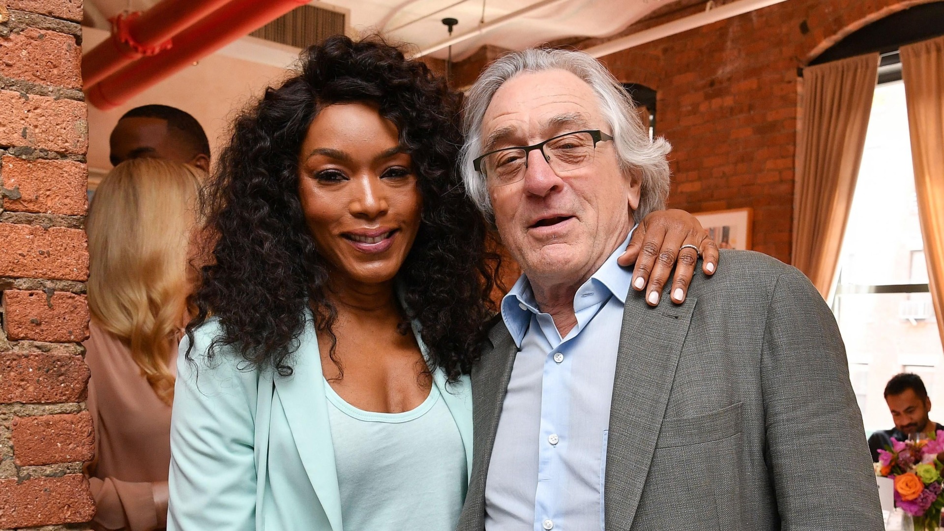 Angela Bassett y Robert De Niro en 2019