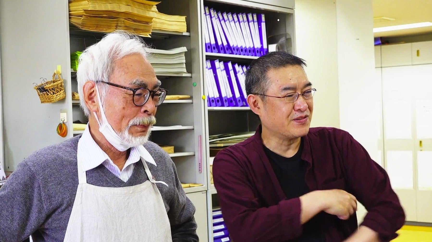 Hayao Miyazaki (izquierda) y Takeshi Honda (derecha) supervisando la animación en El niño y la garza