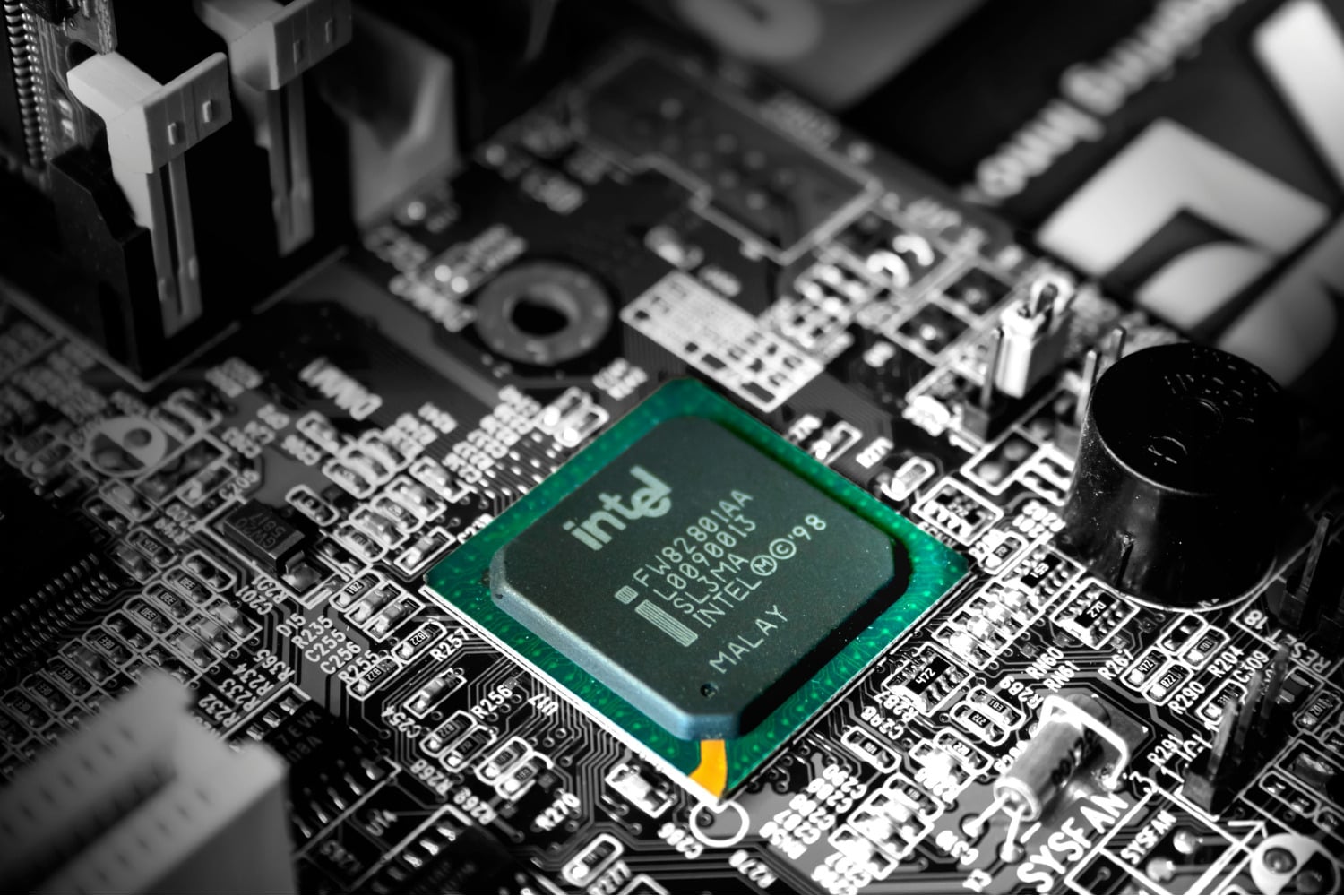 Intel mueve una ficha clave que casi nadie estaba mirando
