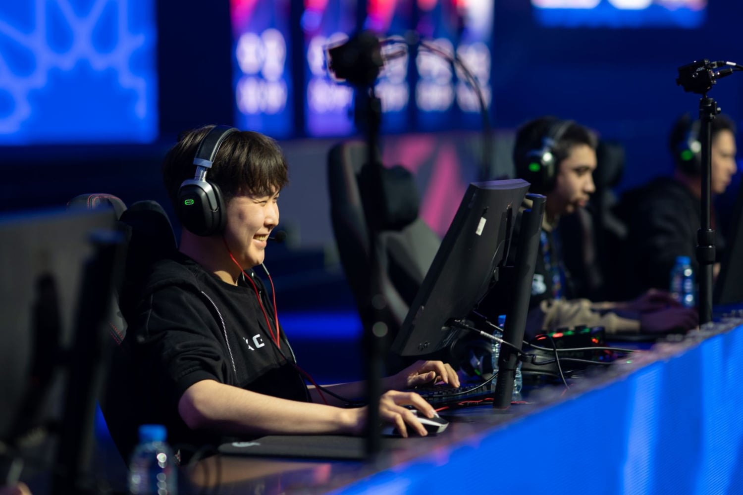 Counter-Strike 2 no solo vuelve a la competición internacional. Ahora será la base de un formato donde el partido no se decide en la pantalla, sino corriendo y disparando en la vida real